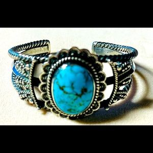 VINTAGE NAVAJO STERLING SILVER & TURQUOISE HAND STAMPED, DESIGNER HEAVY CUFF